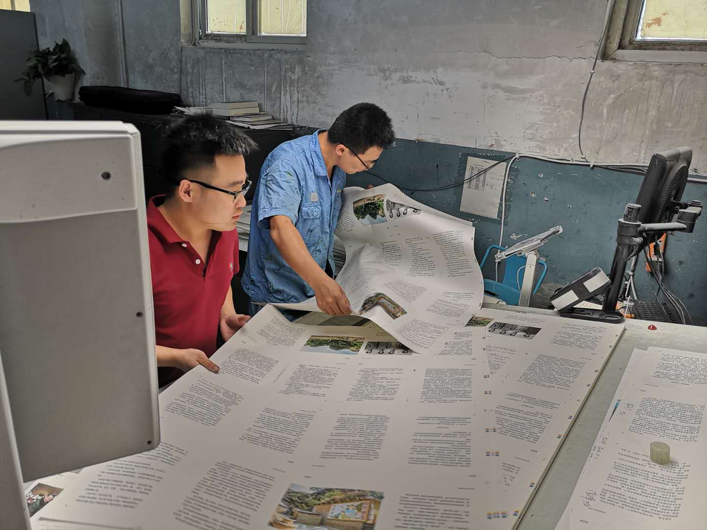 臨沂新華全力以赴保障習近平系列黨政閱讀用書《 梁家河》印制工作 第 6 張 臨沂新華全力以赴保障習近平系列黨政閱讀用書《 梁家河》印制工作 第 6 張