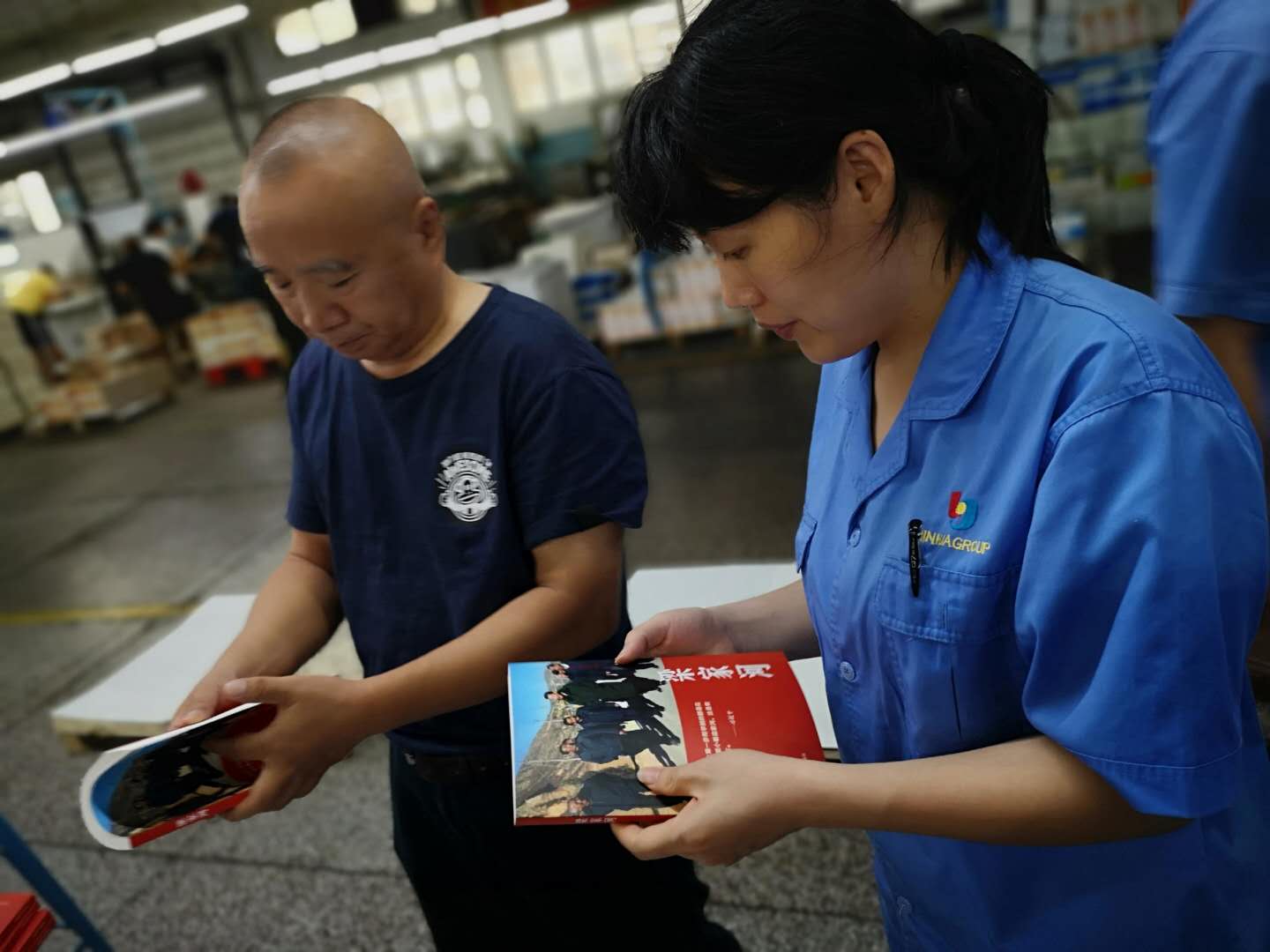 臨沂新華全力以赴保障習近平系列黨政閱讀用書《 梁家河》印制工作 第 10 張 臨沂新華全力以赴保障習近平系列黨政閱讀用書《 梁家河》印制工作 第 10 張